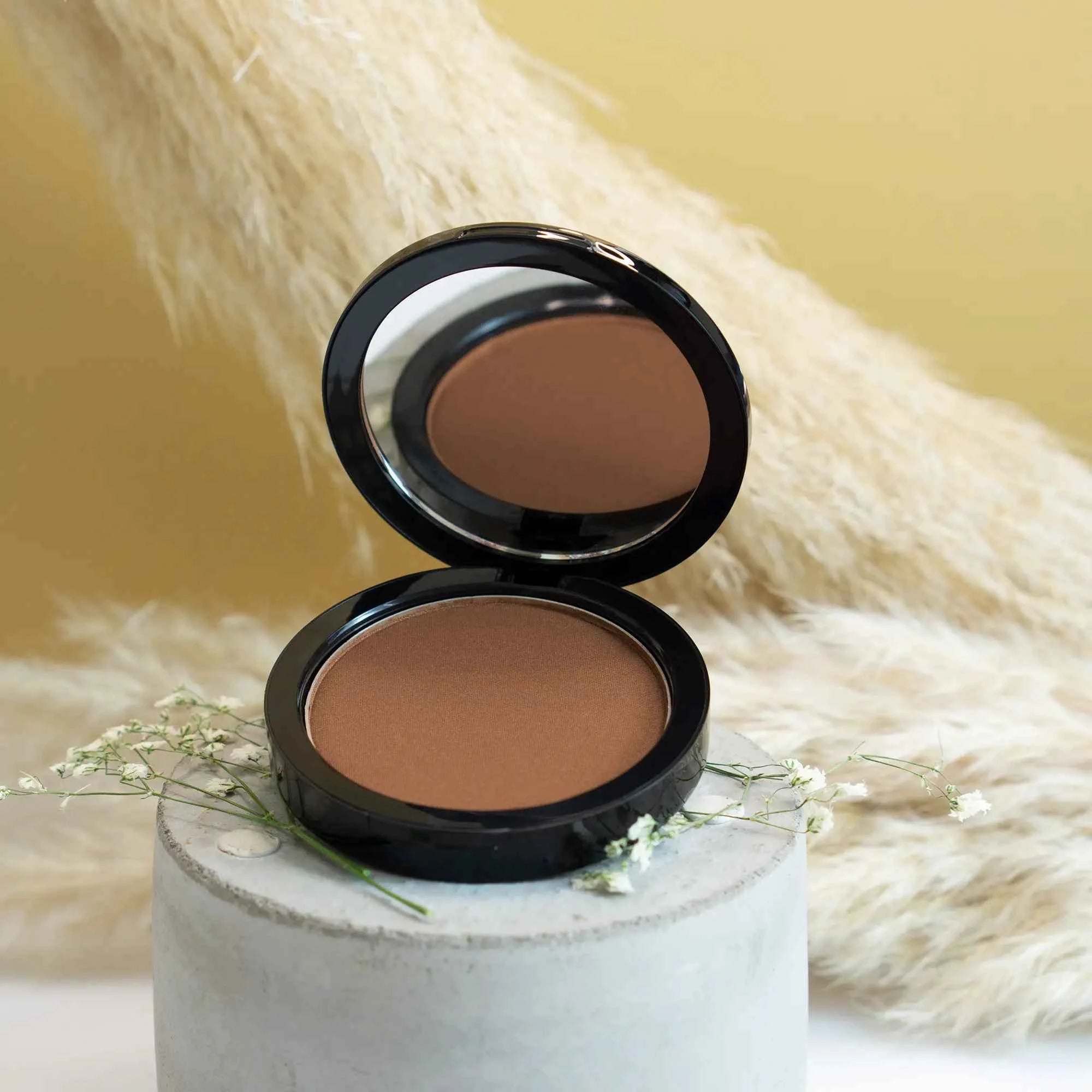 BLNK-MB-01-02-BR-BRZ01_Lifestylewebp - Glaze & Gloss