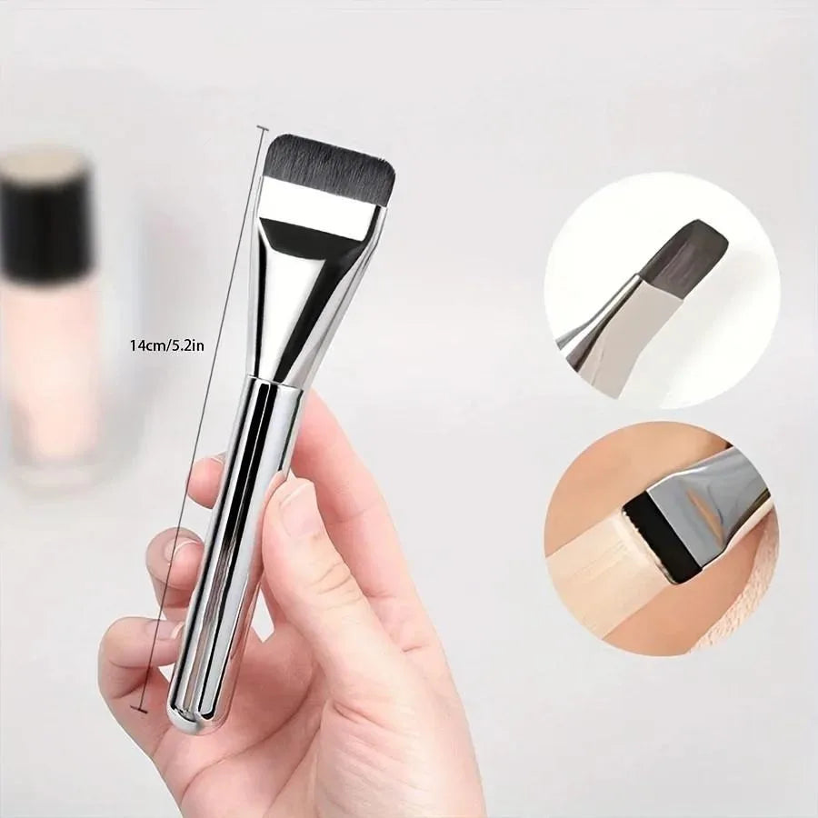 Glaze & Gloss Perfect Flat-Head Foundation Brush