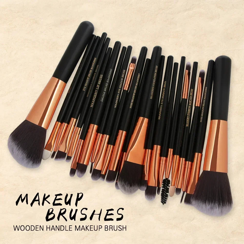 Glaze & Gloss 
Essential Eyeshadow & Eyeliner Brush Kit