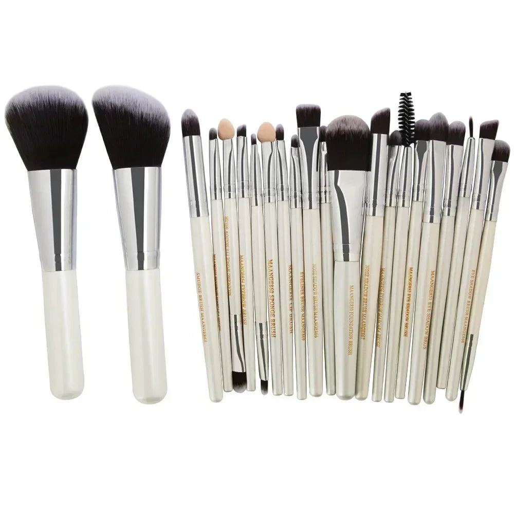 Glaze & Gloss 
Essential Eyeshadow & Eyeliner Brush Kit