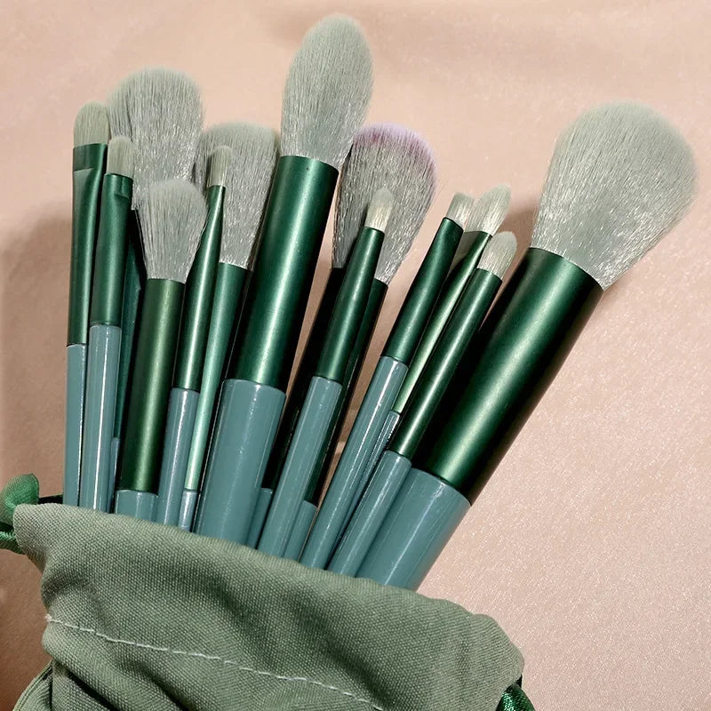 Glaze & Gloss 
Essential Eyeshadow & Eyeliner Brush Kit